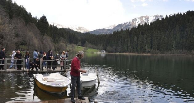 Canoeing in Karagöl Lake 